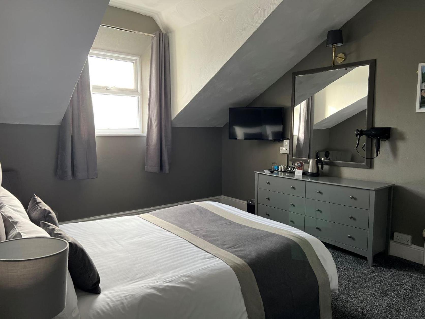 Swn Y Mor Hotel Ландъндо Стая снимка
