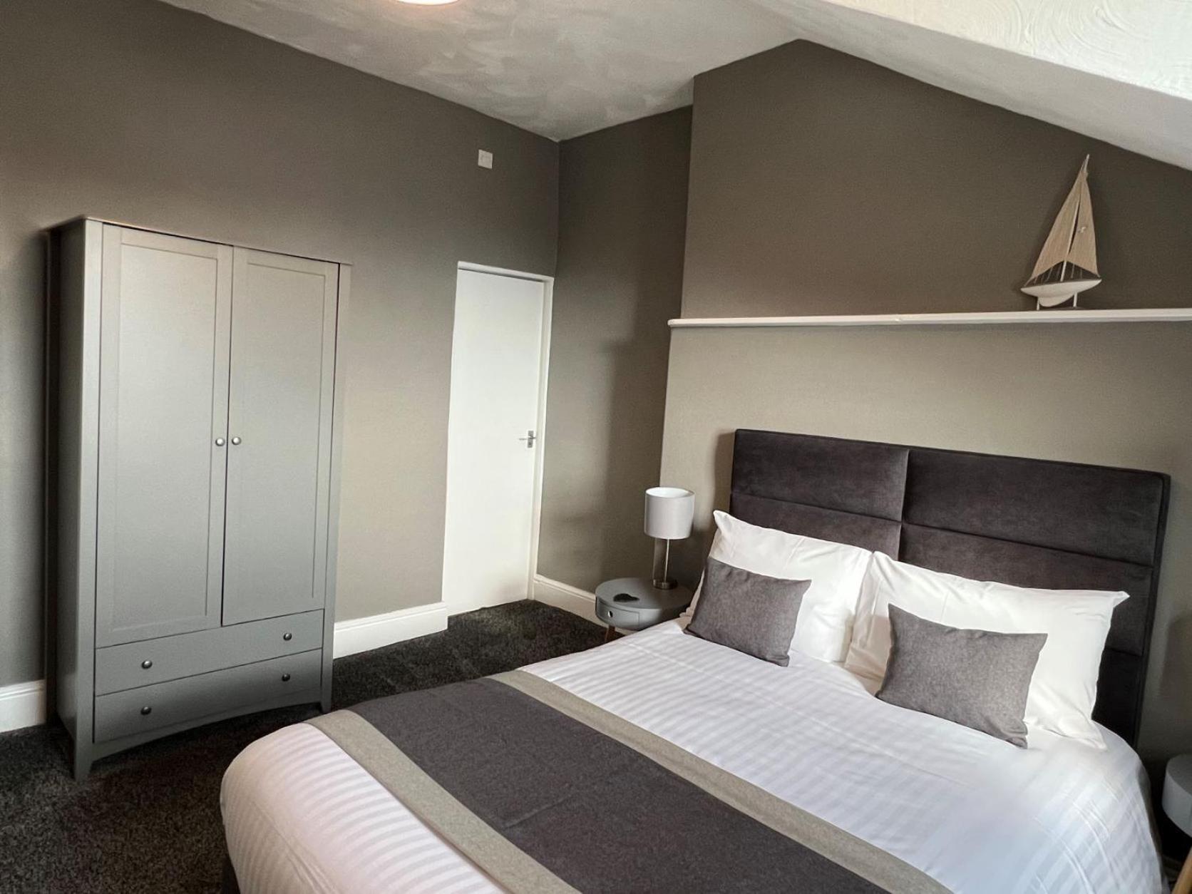Swn Y Mor Hotel Ландъндо Стая снимка