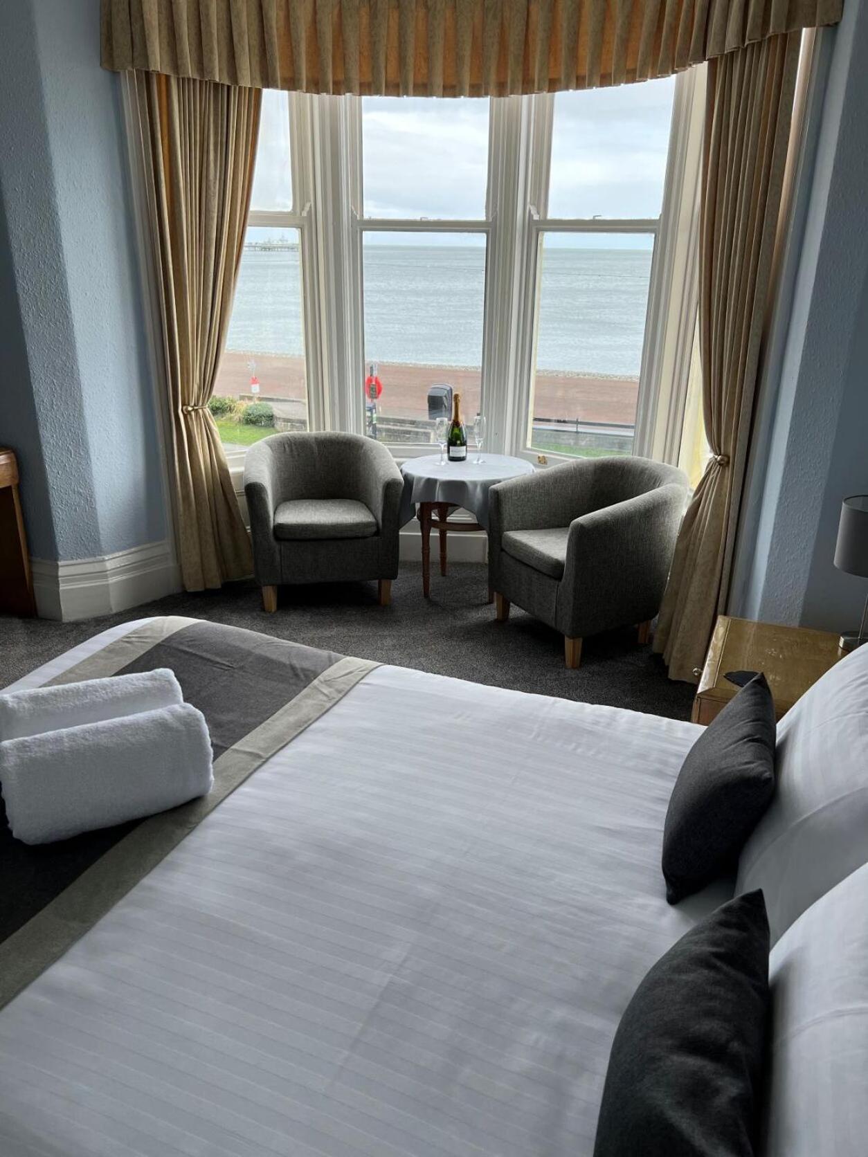 Swn Y Mor Hotel Ландъндо Стая снимка