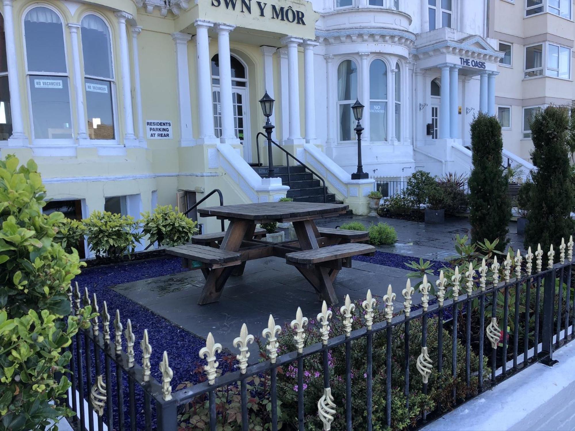 Swn Y Mor Hotel Ландъндо Екстериор снимка