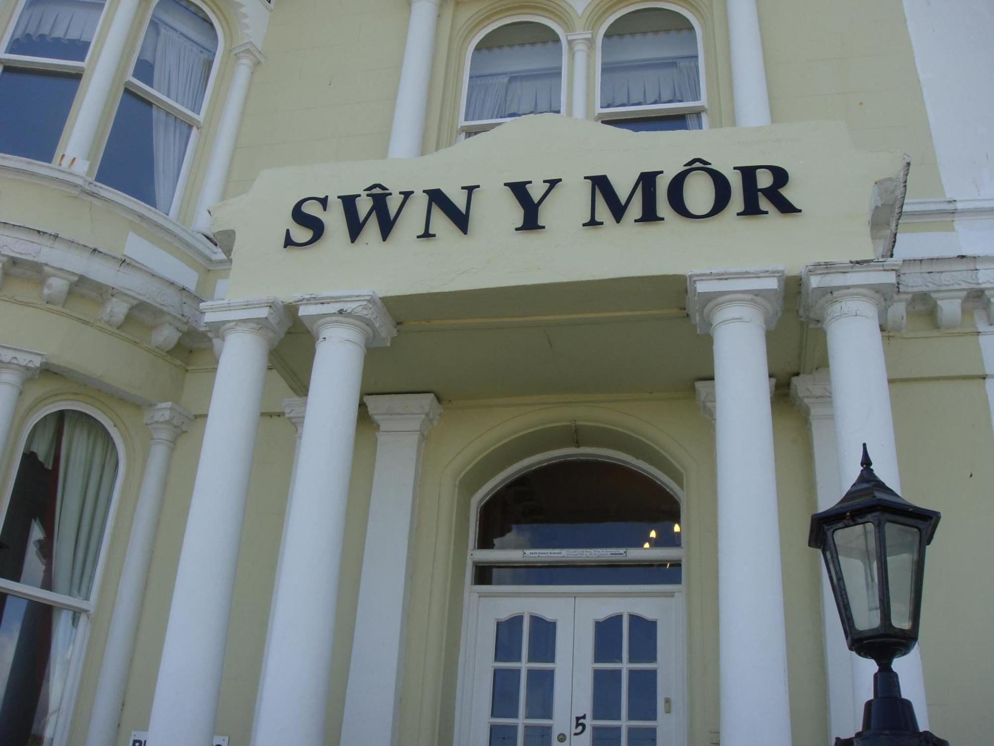 Swn Y Mor Hotel Ландъндо Екстериор снимка