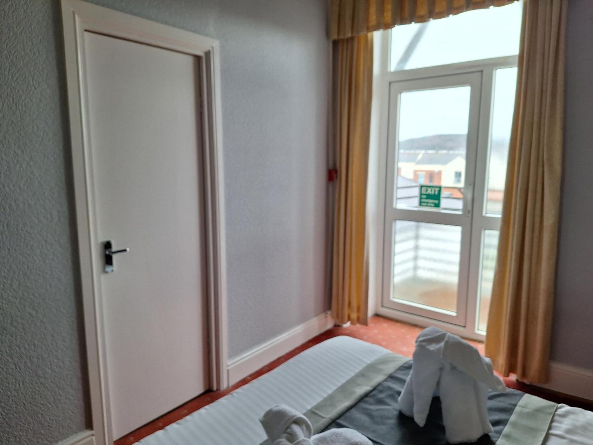 Swn Y Mor Hotel Ландъндо Стая снимка
