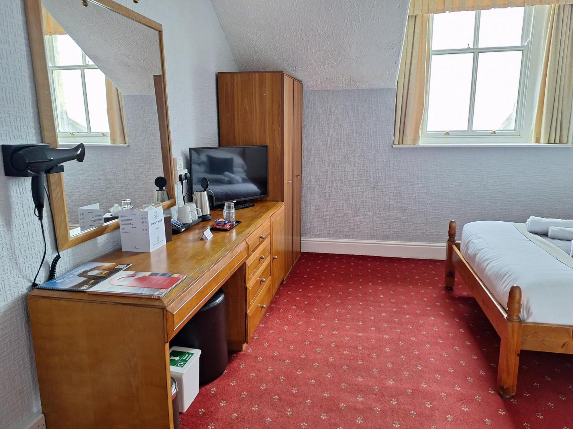 Swn Y Mor Hotel Ландъндо Стая снимка