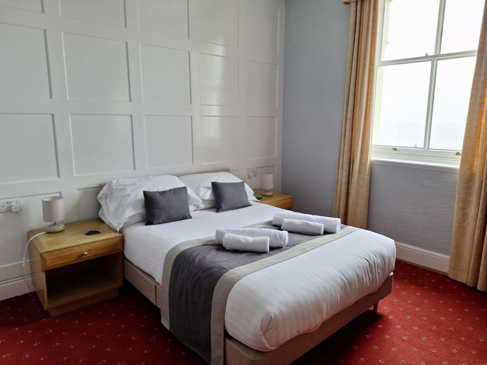 Swn Y Mor Hotel Ландъндо Стая снимка