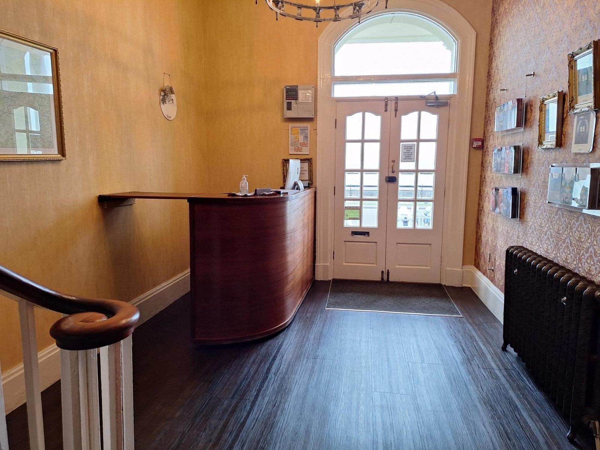 Swn Y Mor Hotel Ландъндо Екстериор снимка