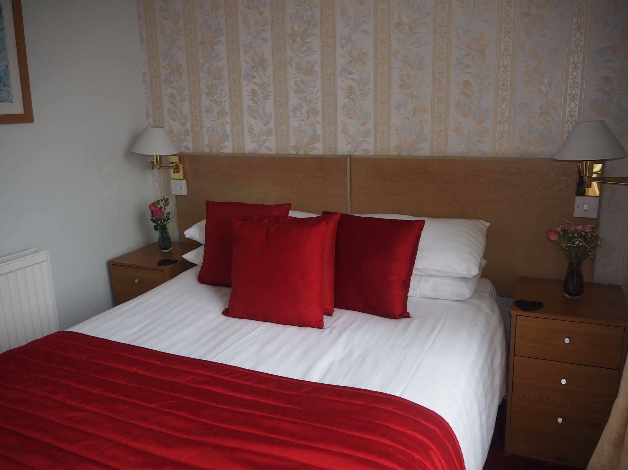 Swn Y Mor Hotel Ландъндо Екстериор снимка