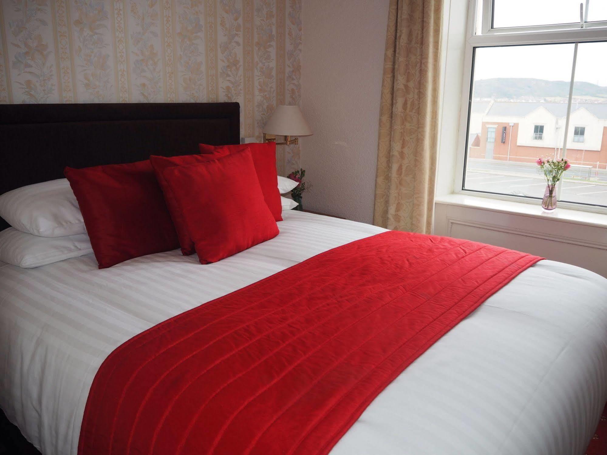 Swn Y Mor Hotel Ландъндо Екстериор снимка